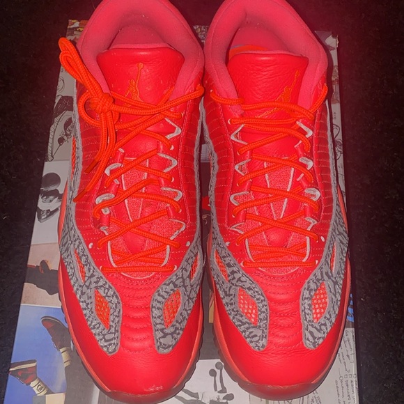 Jordan 11 retro low IE Flash Crimson Sz.10.5m. Original box. Crimson/cement gray - Picture 2 of 8